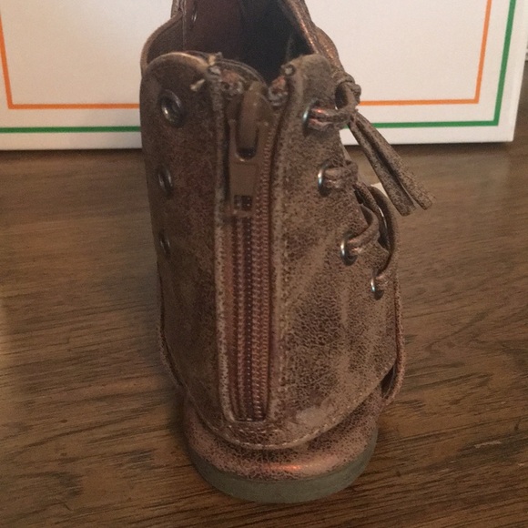 Bronze Women’s Lace Up Sandals - Picture 5 of 7